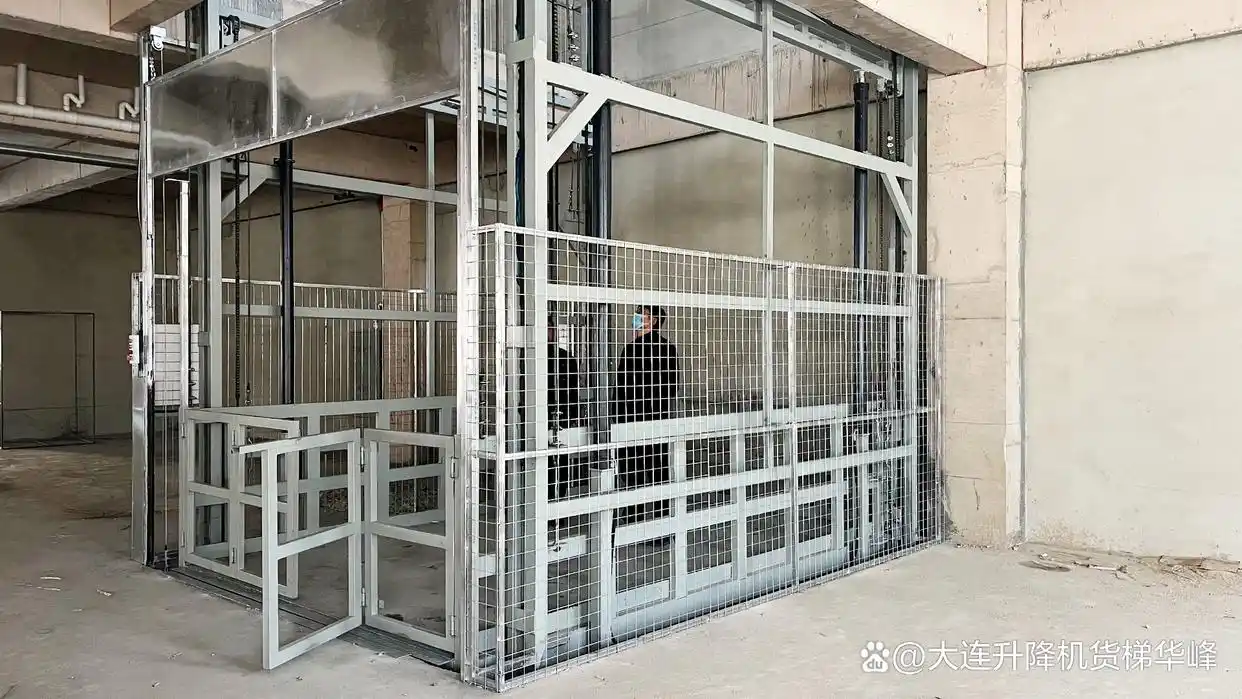 工厂液压升降货梯_液压升降货梯设备多少钱_车间液压升降货梯的配置如何选用